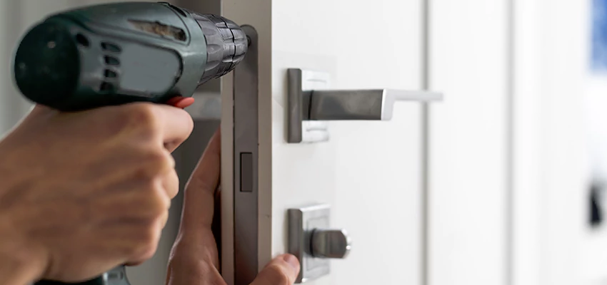 Locksmith For Lock Replacement Near Me in Pomona, CA